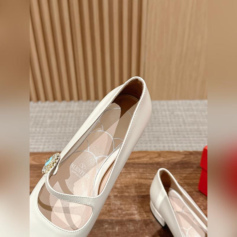 華倫天奴春夏新款矮跟方頭瑪麗珍 區(qū)別市場(chǎng)版 隻做頂級(jí) 華倫天旅最新款春夏款！超