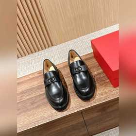 VALENTINO 華倫天奴男士新款樂(lè)福鞋 潮流新造型旋轉(zhuǎn)造型扣 舒適輕底 Si