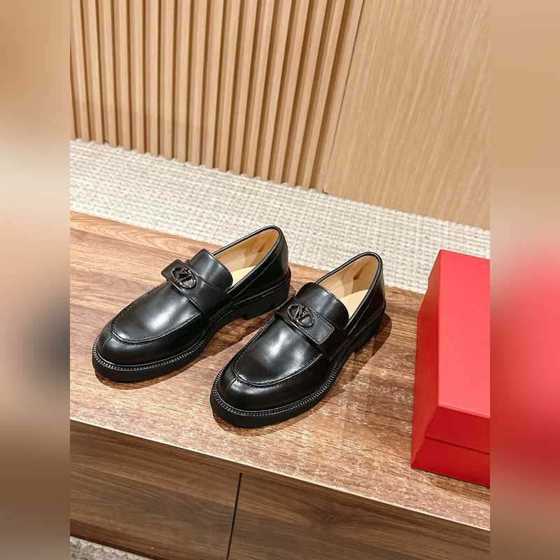 VALENTINO 華倫天奴男士新款樂福鞋 潮流新造型旋轉造型扣 舒適輕底 Si