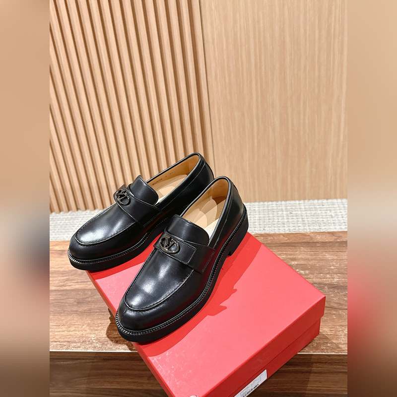 VALENTINO 華倫天奴男士新款樂福鞋 潮流新造型旋轉造型扣 舒適輕底 Si