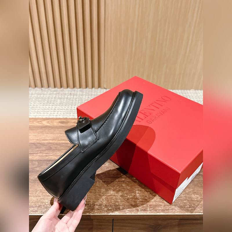 VALENTINO 華倫天奴男士新款樂福鞋 潮流新造型旋轉造型扣 舒適輕底 Si