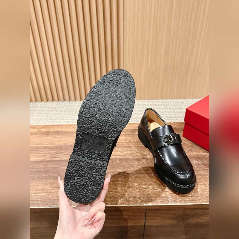 VALENTINO 華倫天奴男士新款樂福鞋 潮流新造型旋轉造型扣 舒適輕底 Si