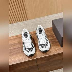 華倫天奴新款休閑運(yùn)動(dòng)鞋 進(jìn)口絲綢小牛皮面 牛仔布印花工藝，牛皮內(nèi)裡 原版開(kāi)模TP