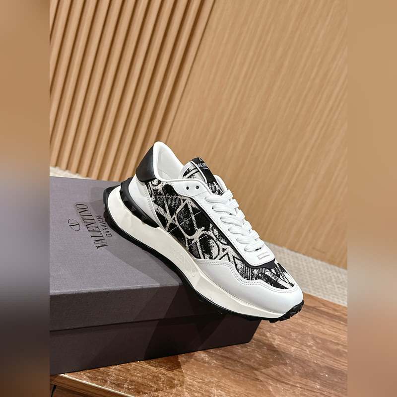 華倫天奴新款休閑運(yùn)動(dòng)鞋 進(jìn)口絲綢小牛皮面 牛仔布印花工藝，牛皮內(nèi)裡 原版開模TP