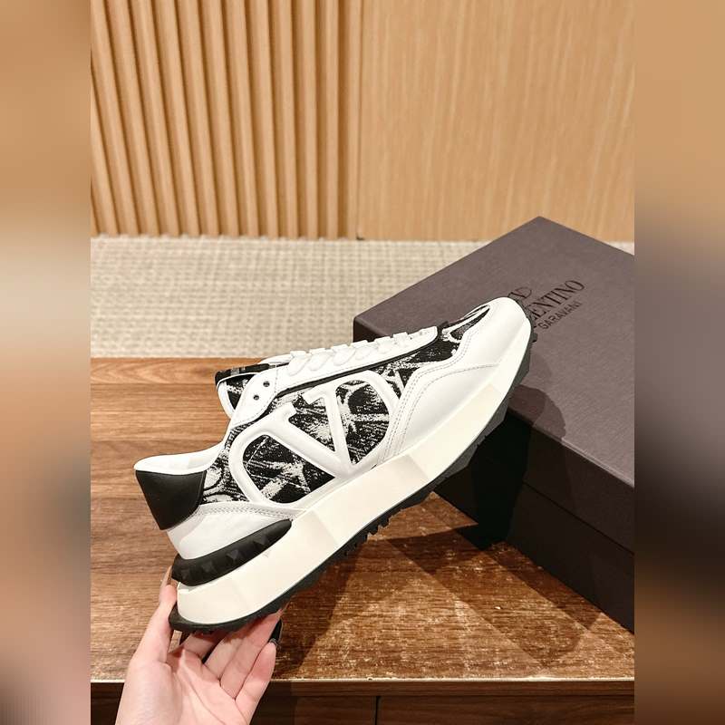 華倫天奴新款休閑運(yùn)動(dòng)鞋 進(jìn)口絲綢小牛皮面 牛仔布印花工藝，牛皮內(nèi)裡 原版開模TP