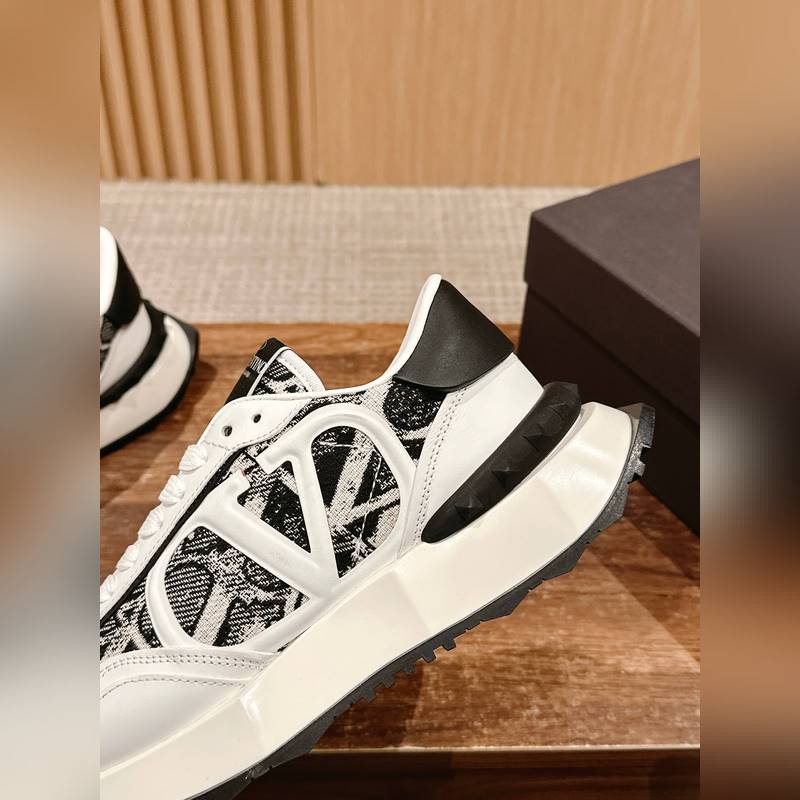 華倫天奴新款休閑運(yùn)動(dòng)鞋 進(jìn)口絲綢小牛皮面 牛仔布印花工藝，牛皮內(nèi)裡 原版開模TP