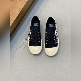 巴黎世家早春流蘇低幫帆布鞋，輕盈又舒適，上腳秀氣 鞋面 水洗流蘇牛仔布/GG帆布