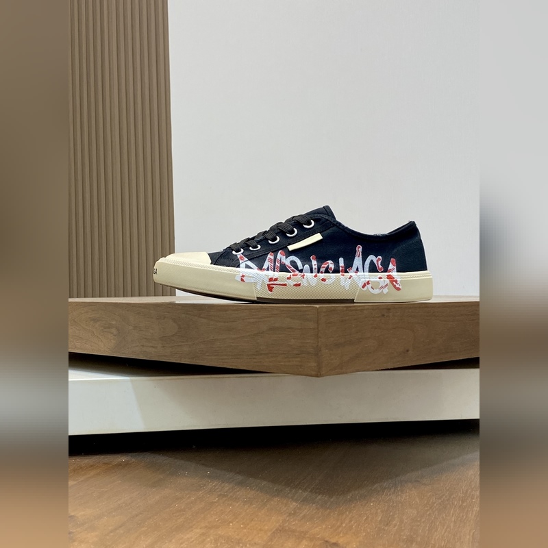 巴黎世家早春流蘇低幫帆布鞋，輕盈又舒適，上腳秀氣 鞋面 水洗流蘇牛仔布/GG帆布