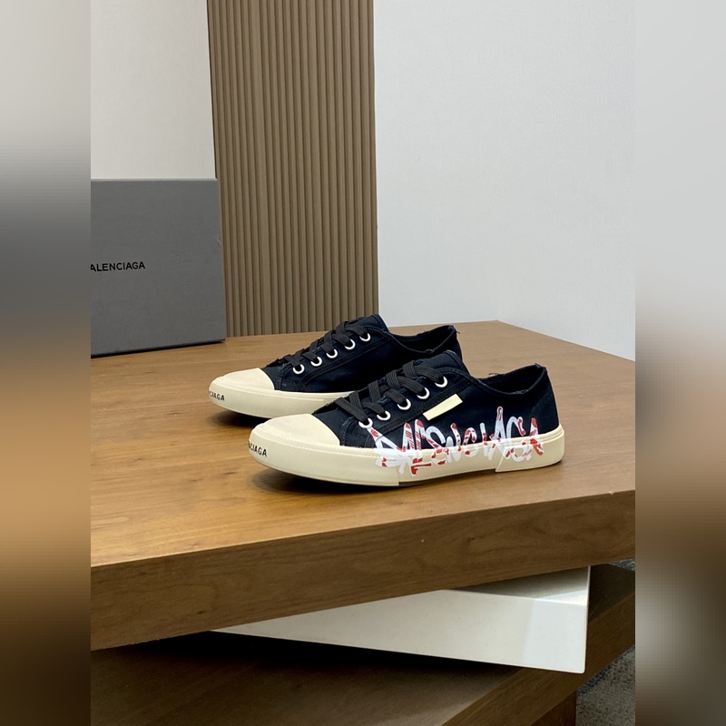 巴黎世家早春流蘇低幫帆布鞋，輕盈又舒適，上腳秀氣 鞋面 水洗流蘇牛仔布/GG帆布