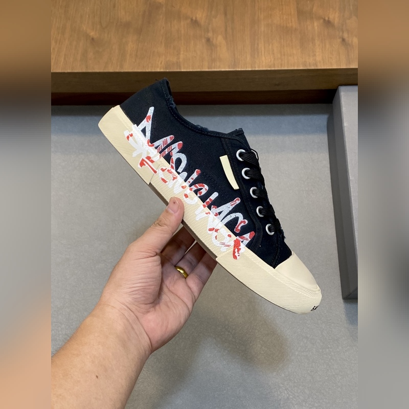 巴黎世家早春流蘇低幫帆布鞋，輕盈又舒適，上腳秀氣 鞋面 水洗流蘇牛仔布/GG帆布