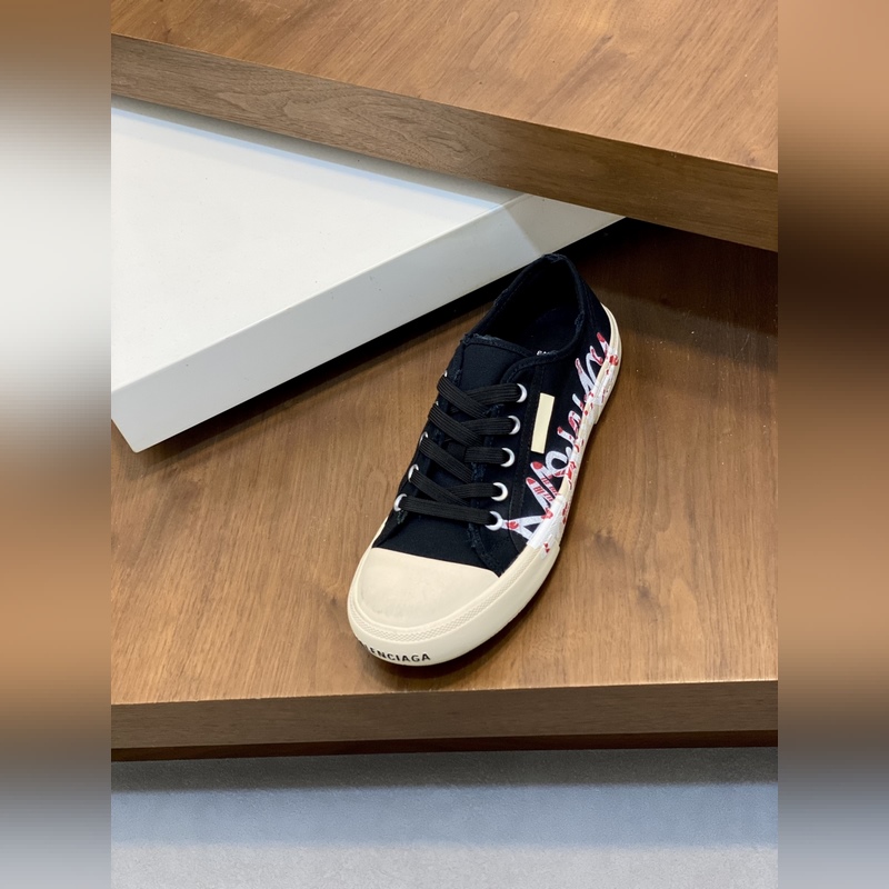 巴黎世家早春流蘇低幫帆布鞋，輕盈又舒適，上腳秀氣 鞋面 水洗流蘇牛仔布/GG帆布