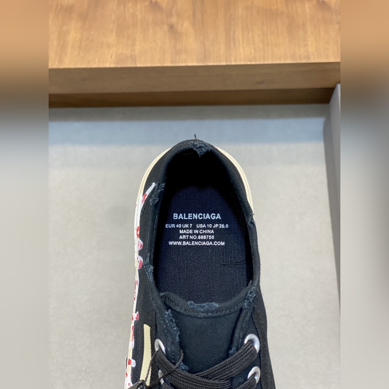 巴黎世家早春流蘇低幫帆布鞋，輕盈又舒適，上腳秀氣 鞋面 水洗流蘇牛仔布/GG帆布