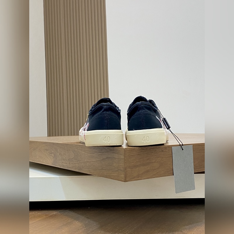 巴黎世家早春流蘇低幫帆布鞋，輕盈又舒適，上腳秀氣 鞋面 水洗流蘇牛仔布/GG帆布