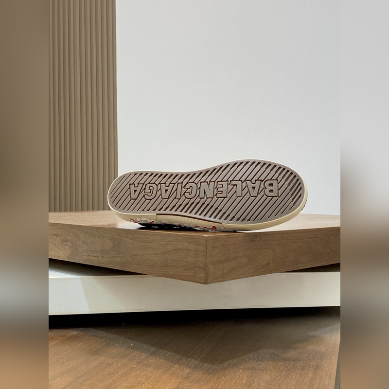 巴黎世家早春流蘇低幫帆布鞋，輕盈又舒適，上腳秀氣 鞋面 水洗流蘇牛仔布/GG帆布