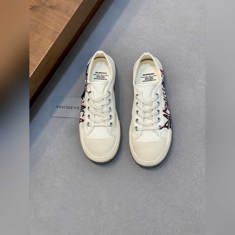 巴黎世家早春流蘇低幫帆布鞋，輕盈又舒適，上腳秀氣 鞋面 水洗流蘇牛仔布/GG帆布