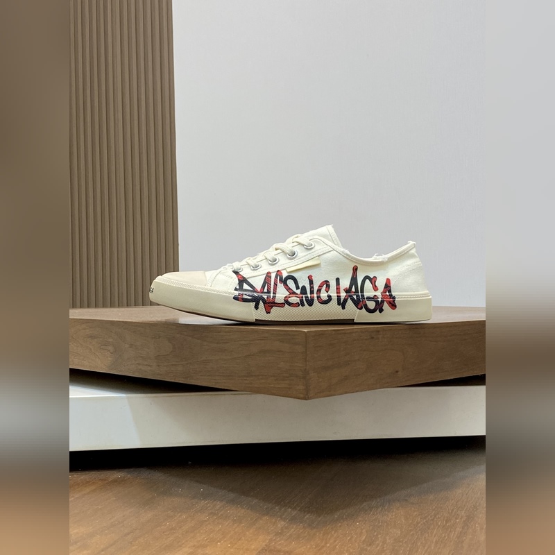 巴黎世家早春流蘇低幫帆布鞋，輕盈又舒適，上腳秀氣 鞋面 水洗流蘇牛仔布/GG帆布