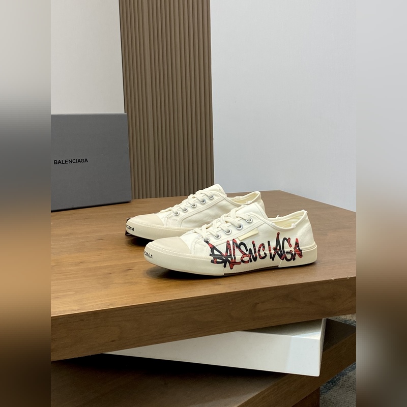 巴黎世家早春流蘇低幫帆布鞋，輕盈又舒適，上腳秀氣 鞋面 水洗流蘇牛仔布/GG帆布