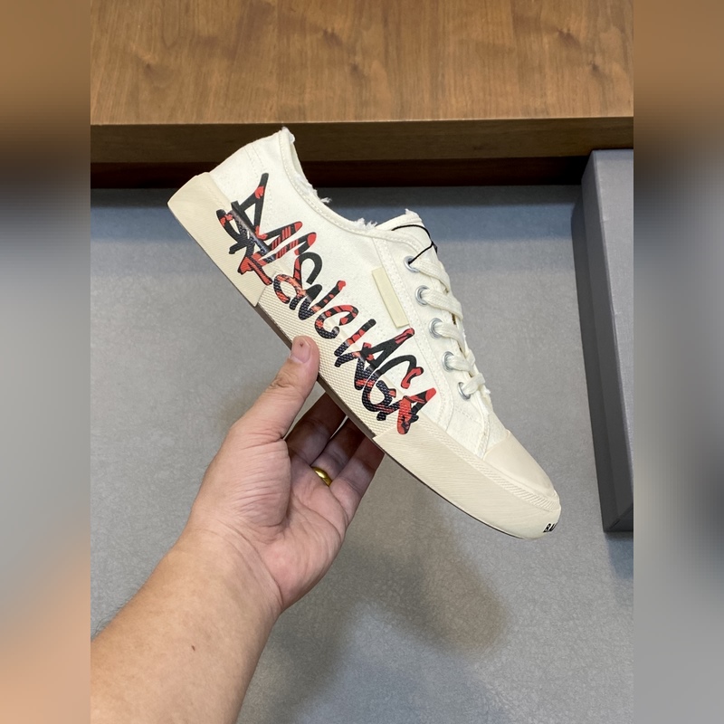 巴黎世家早春流蘇低幫帆布鞋，輕盈又舒適，上腳秀氣 鞋面 水洗流蘇牛仔布/GG帆布