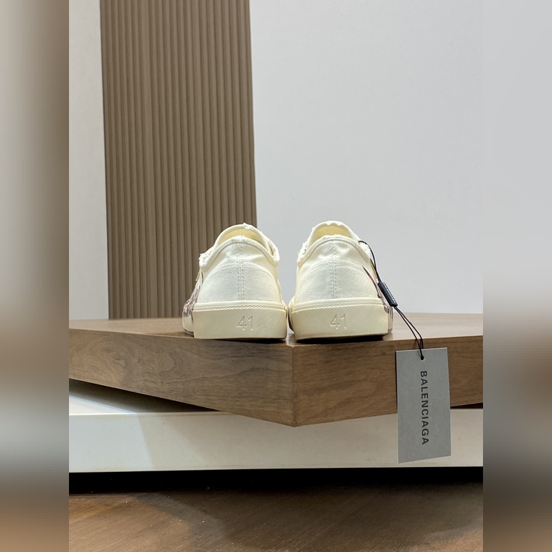 巴黎世家早春流蘇低幫帆布鞋，輕盈又舒適，上腳秀氣 鞋面 水洗流蘇牛仔布/GG帆布