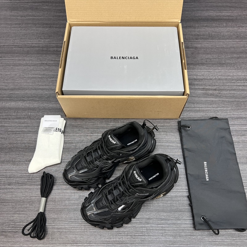 純?cè)姹景屠枋兰?4代 4.0 Balenciaga Track 4.0 巴黎世
