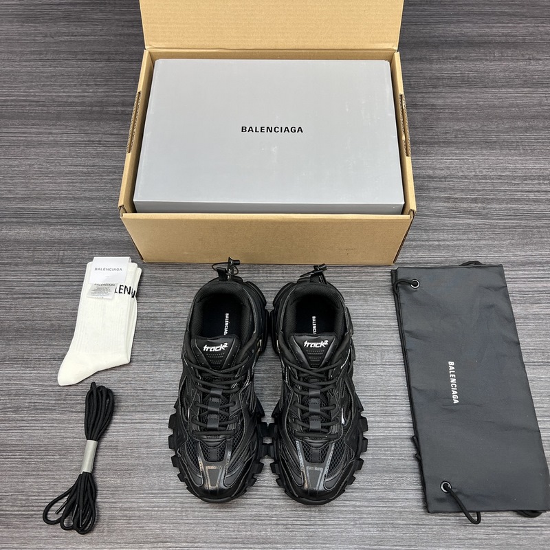 純?cè)姹景屠枋兰?4代 4.0 Balenciaga Track 4.0 巴黎世