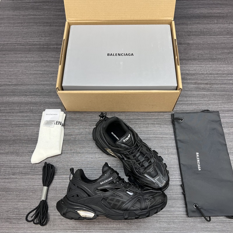 純?cè)姹景屠枋兰?4代 4.0 Balenciaga Track 4.0 巴黎世