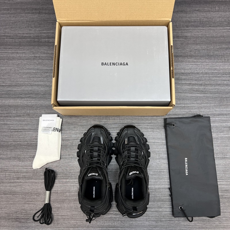 純?cè)姹景屠枋兰?4代 4.0 Balenciaga Track 4.0 巴黎世