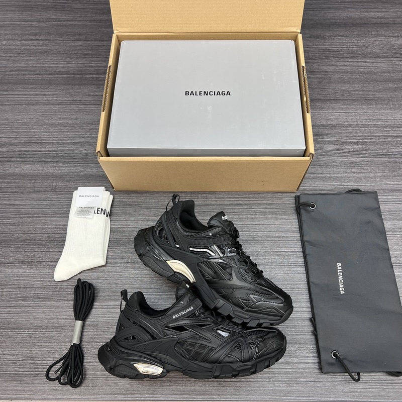 純?cè)姹景屠枋兰?4代 4.0 Balenciaga Track 4.0 巴黎世
