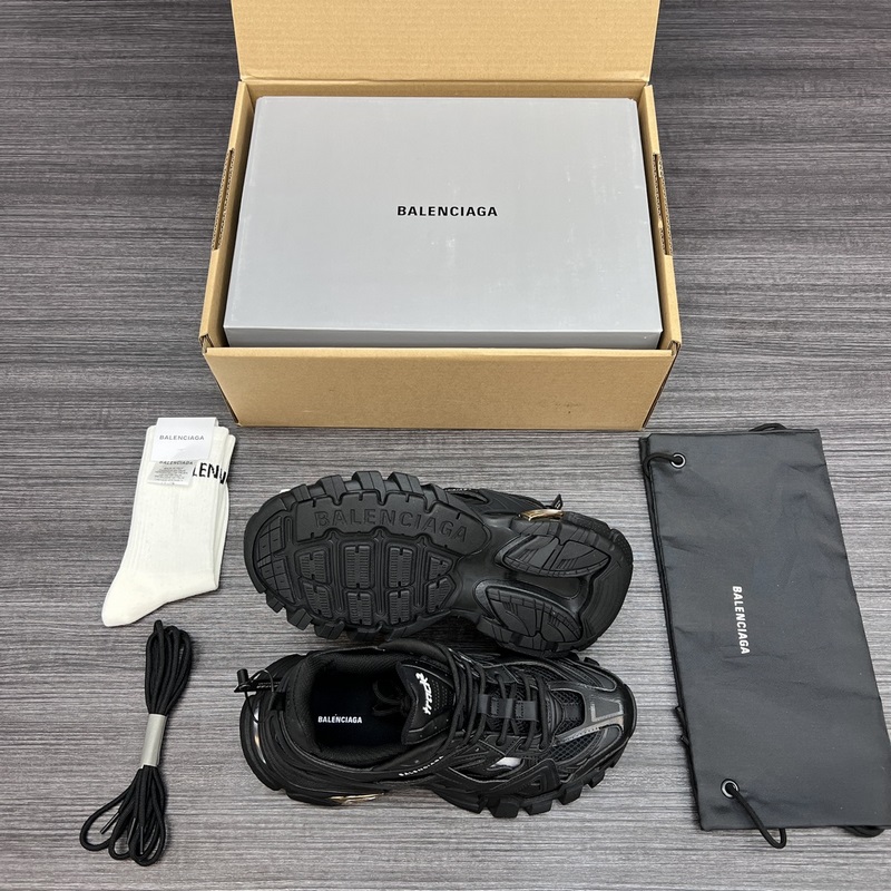 純?cè)姹景屠枋兰?4代 4.0 Balenciaga Track 4.0 巴黎世
