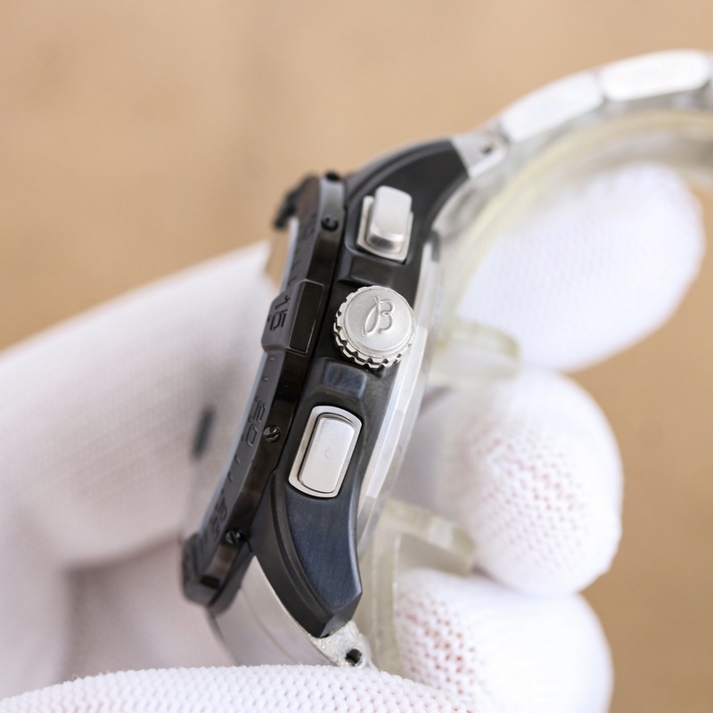 BLS新品：百年靈複仇者B01計時腕表44 (AVENGER B01 CHRON