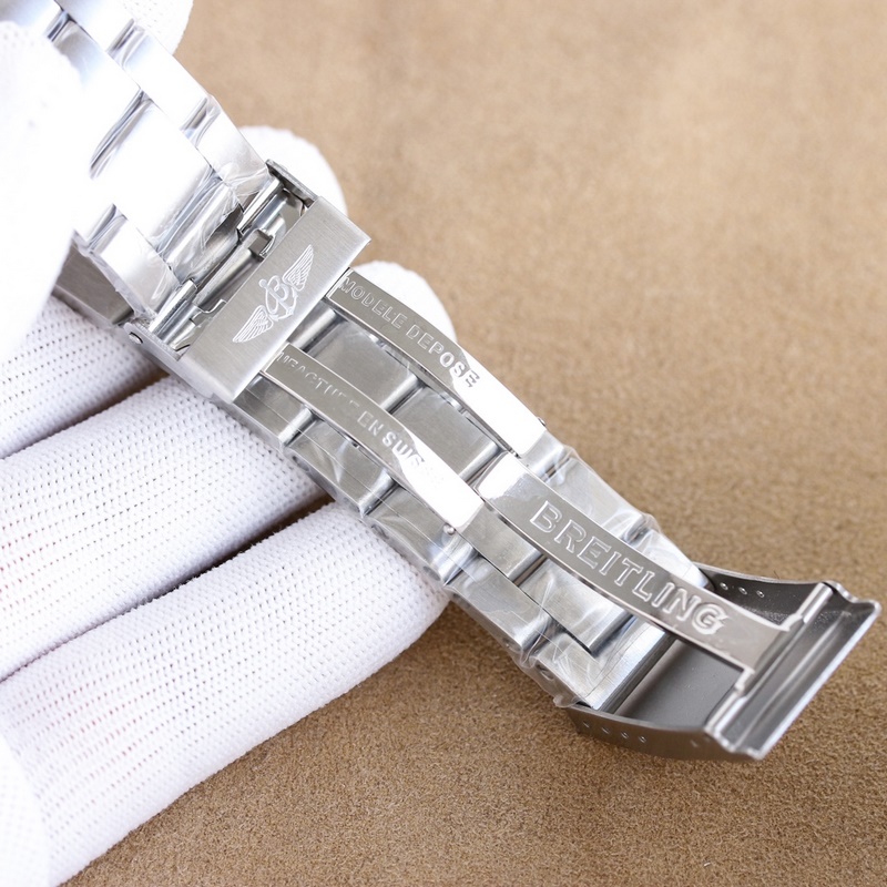 BLS新品：百年靈複仇者B01計時腕表44 (AVENGER B01 CHRON