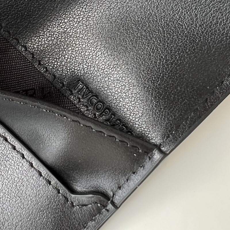 格紋折疊式護照夾 [B 家]原單出品IT~~ 細膩柔軟的小牛皮內搭，搭配格子面料