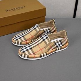 巴寶莉透氣小布鞋，鞋面采用舒適透氣布料，超輕軟橡膠大底。男款39-44。