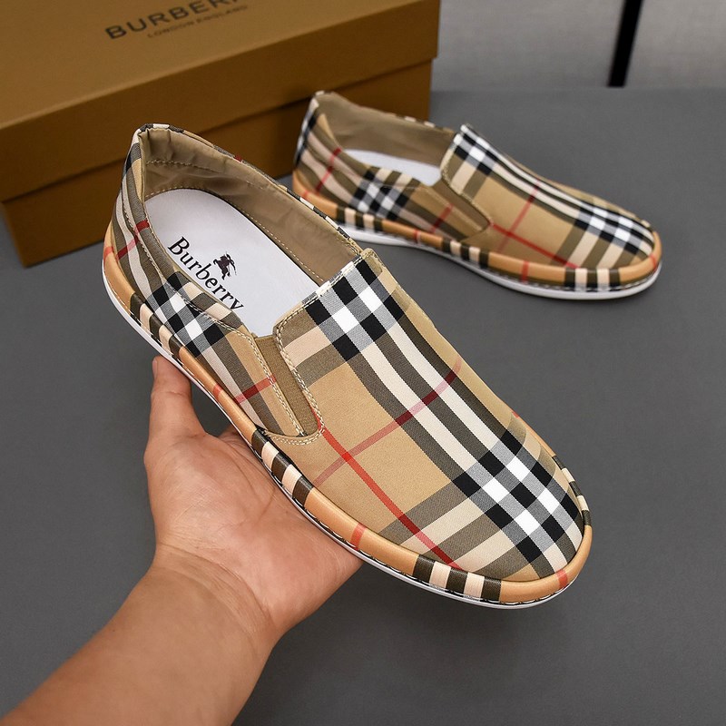 巴寶莉透氣小布鞋，鞋面采用舒適透氣布料，超輕軟橡膠大底。男款39-44。