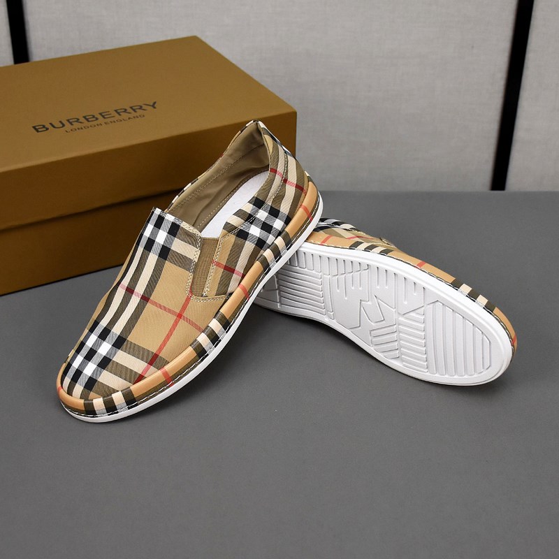 巴寶莉透氣小布鞋，鞋面采用舒適透氣布料，超輕軟橡膠大底。男款39-44。