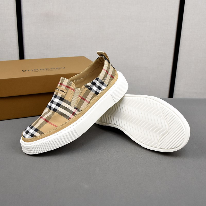 巴寶莉透氣小布鞋，鞋面采用舒適透氣布料，超輕橡膠發(fā)泡大底。男款39-44。