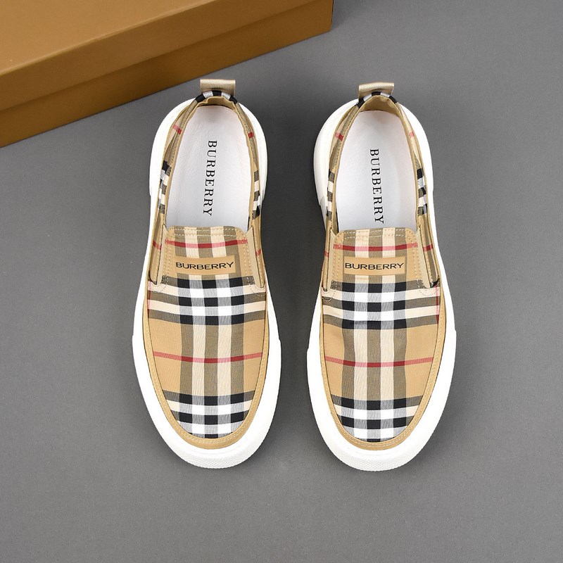 巴寶莉透氣小布鞋，鞋面采用舒適透氣布料，超輕橡膠發(fā)泡大底。男款39-44。