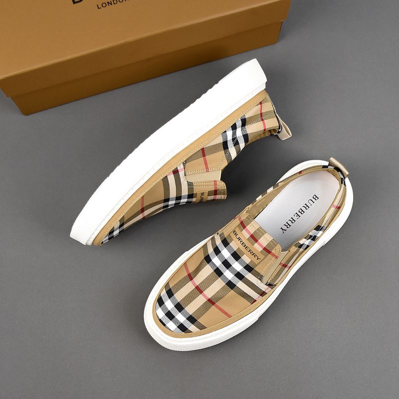 巴寶莉透氣小布鞋，鞋面采用舒適透氣布料，超輕橡膠發(fā)泡大底。男款39-44。