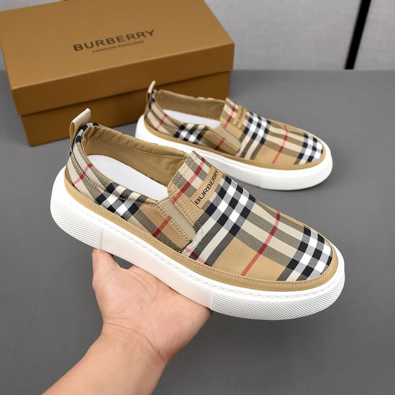 巴寶莉透氣小布鞋，鞋面采用舒適透氣布料，超輕橡膠發(fā)泡大底。男款39-44。