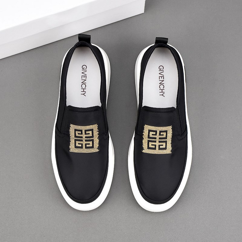 巴寶莉透氣小布鞋，鞋面采用舒適透氣布料，超輕軟橡膠發泡大底。男款39-44(38