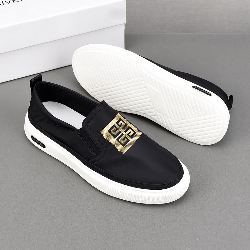 巴寶莉透氣小布鞋，鞋面采用舒適透氣布料，超輕軟橡膠發泡大底。男款39-44(38