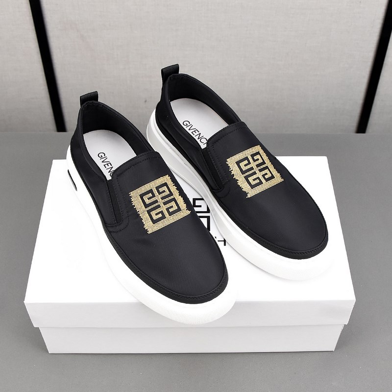 巴寶莉透氣小布鞋，鞋面采用舒適透氣布料，超輕軟橡膠發泡大底。男款39-44(38