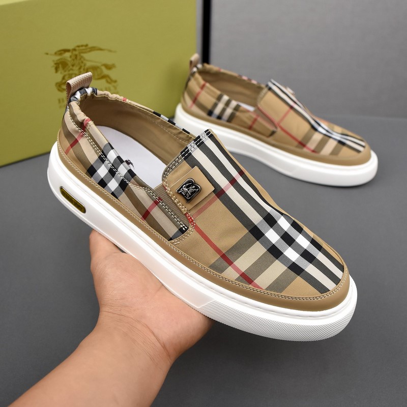 巴寶莉透氣小布鞋，鞋面采用舒適透氣布料，超輕軟橡膠發泡大底。男款38-44。