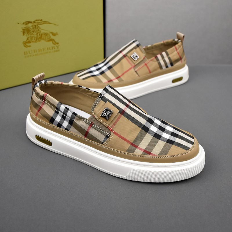 巴寶莉透氣小布鞋，鞋面采用舒適透氣布料，超輕軟橡膠發泡大底。男款38-44。