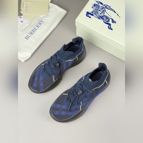 巴寶莉 BURBERRY (水上漂)系列運動鞋更新 搭配透氣襪式鞋面，點綴針織