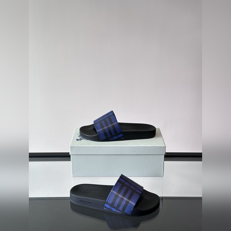 ％熱塑性聚氨酯 鞋底：100％橡膠 套穿式設(shè)計 側(cè)面飾有 burberry 立體