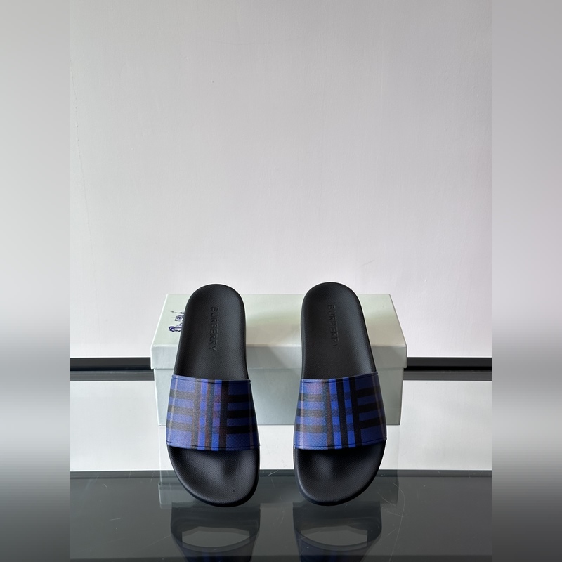 ％熱塑性聚氨酯 鞋底：100％橡膠 套穿式設(shè)計 側(cè)面飾有 burberry 立體