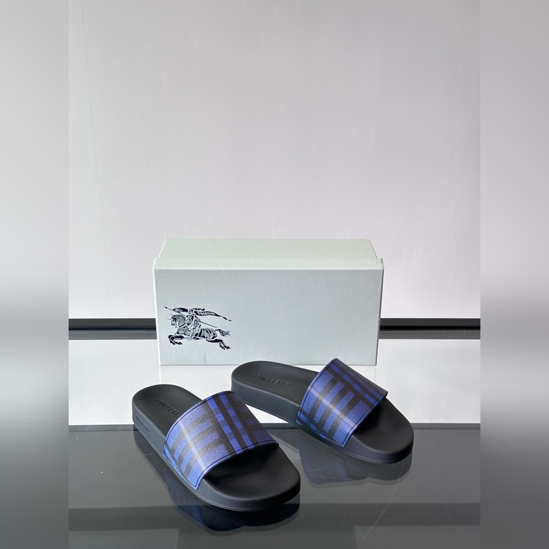 ％熱塑性聚氨酯 鞋底：100％橡膠 套穿式設(shè)計 側(cè)面飾有 burberry 立體