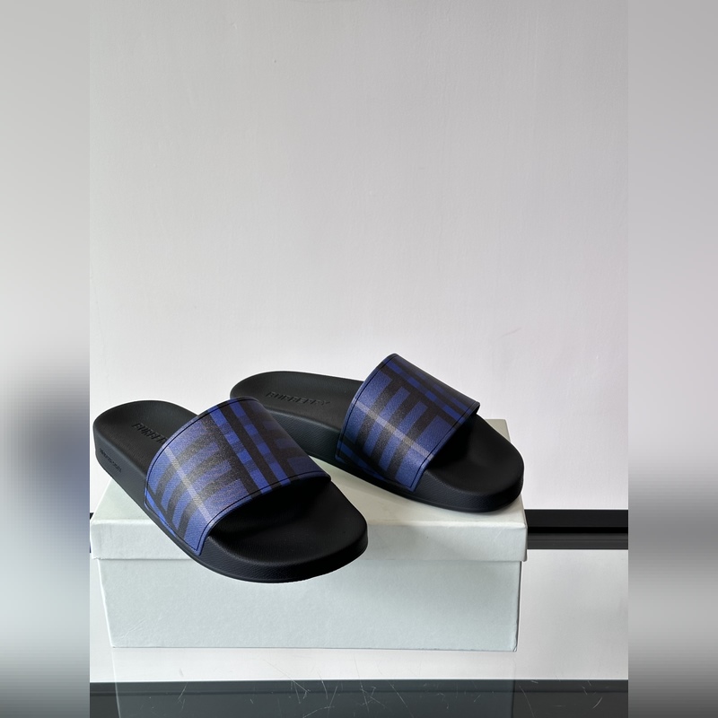 ％熱塑性聚氨酯 鞋底：100％橡膠 套穿式設(shè)計 側(cè)面飾有 burberry 立體