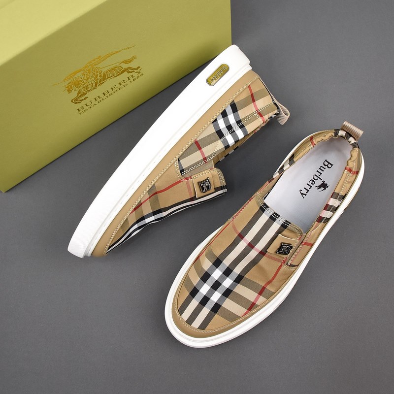 巴寶莉透氣小布鞋，鞋面采用舒適透氣布料，超輕軟橡膠發泡大底。男款38-44。